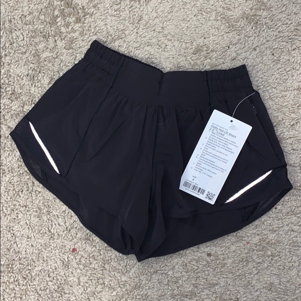 NWT lululemon hotty hot shorts 2.5”